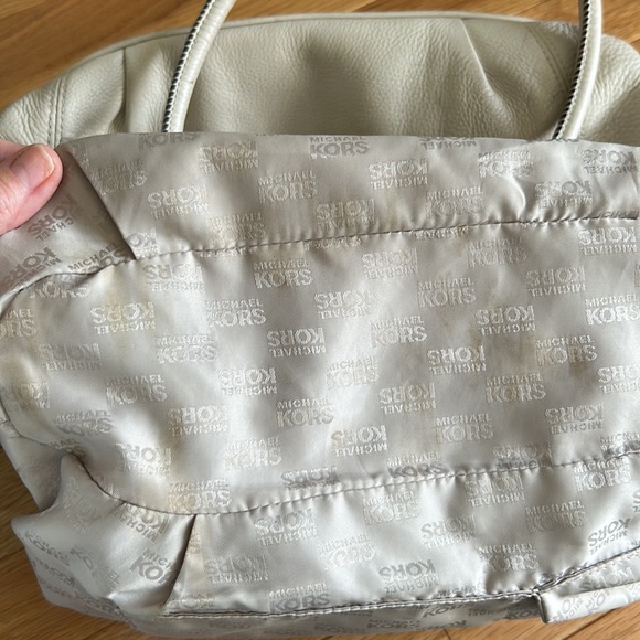 Gorgeous Off-White Michael Kors Purse-100% Genuine luxury LEATHER - Picture 10 of 14